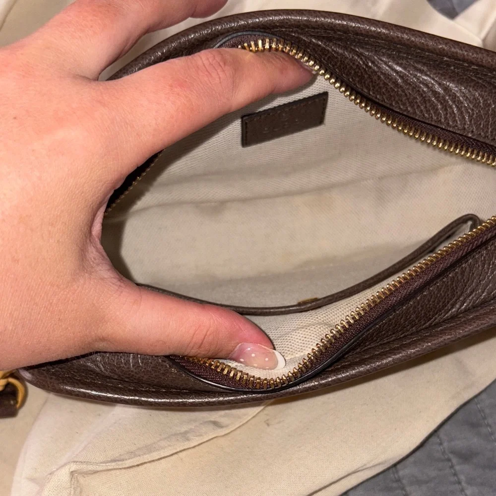 Gucci Tan and Brown GG Canvas Shoulder bag/ crossbody due to adjustable strap. - Picture 6 of 7